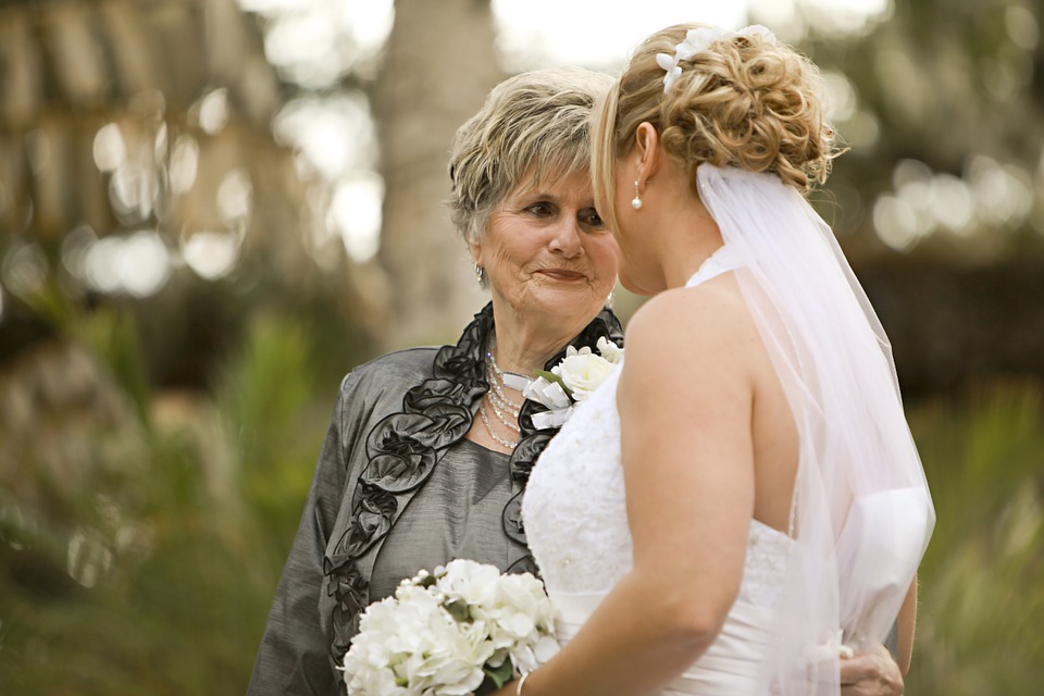 comment-une-maman-peut-aider-l-organisation-du-mariage-de-ses-enfants